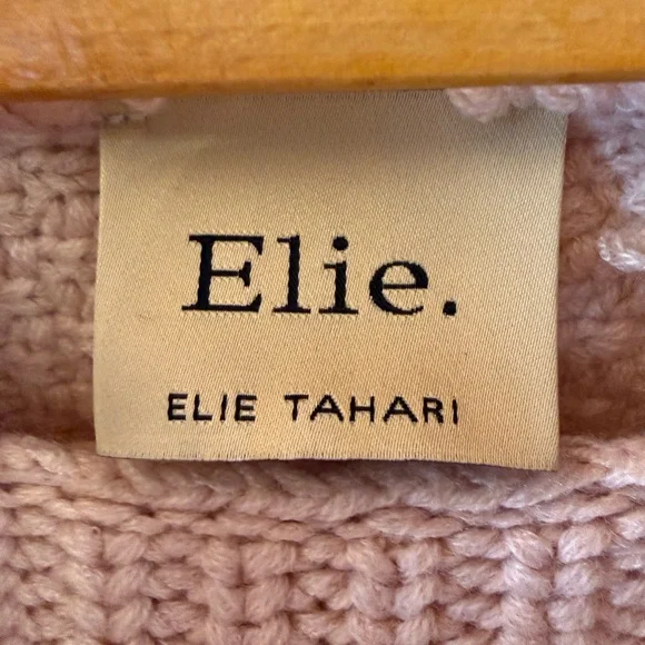 🎉 SOLD 🎉 Elie Tahari Pink Blush Neck Sweater - Picture 4 of 4